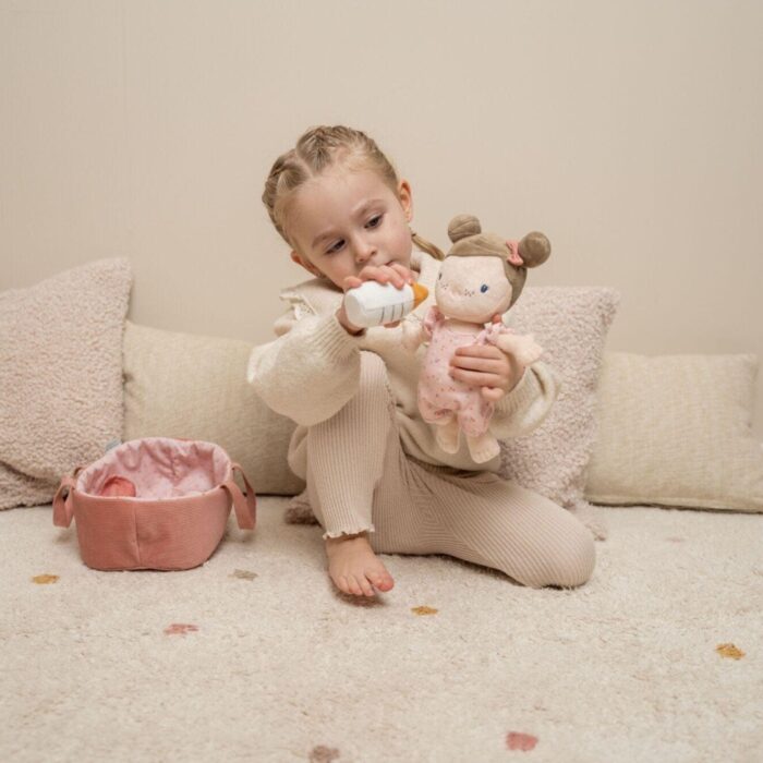 Babypop Rosa met mandje en toebehoren - Little Dutch Babypop Rosa met mandje en toebehoren - Little Dutch