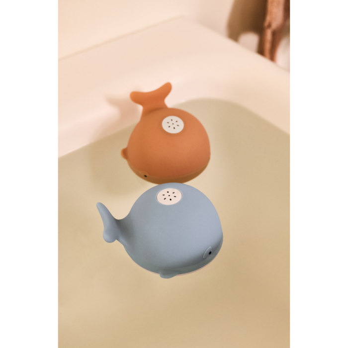 Galen Bath Sprinkler Whale - Beach blue - Liewood