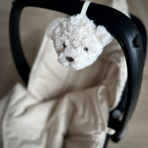 Hartslagknuffeltje on the go - Lou Beige - Flow Amsterdam Hartslagknuffeltje on the go - Lou Beige - Flow Amsterdam