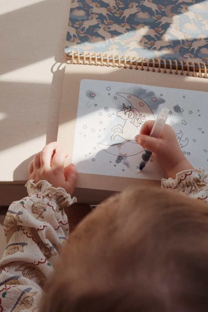 Magic Water Book - Off White - Konges Slojd