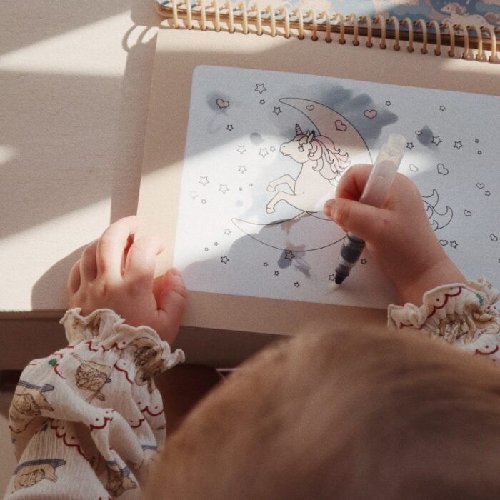 Magic Water Book - Off White - Konges Slojd