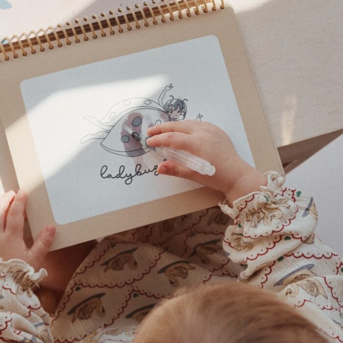 Magic Water Book - Off White - Konges Slojd