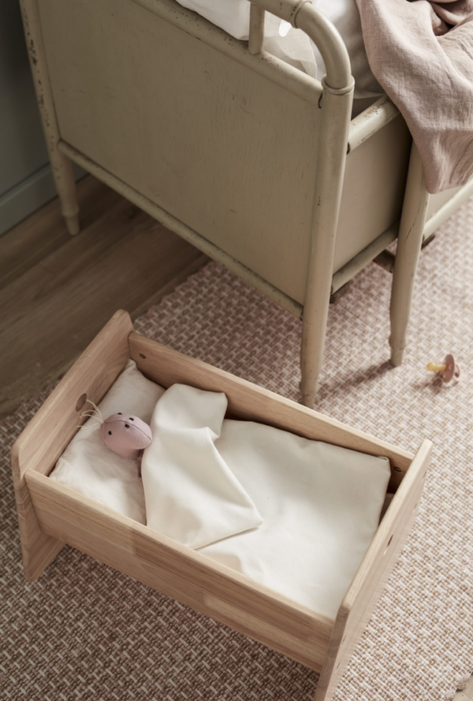Poppenwieg Nature inclusief bedset - Kid's Concept Poppenwieg Nature inclusief bedset - Kid's Concept