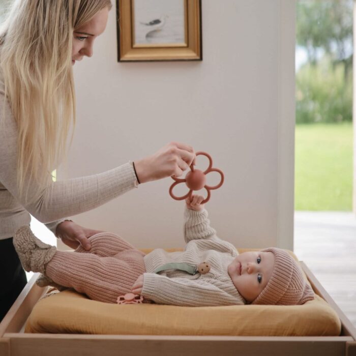 Rattle Daisy Teether - Dusty Rose - Mushie