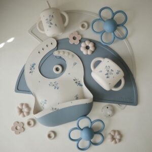 Rattle Daisy Teether - Faded Denim - Mushie