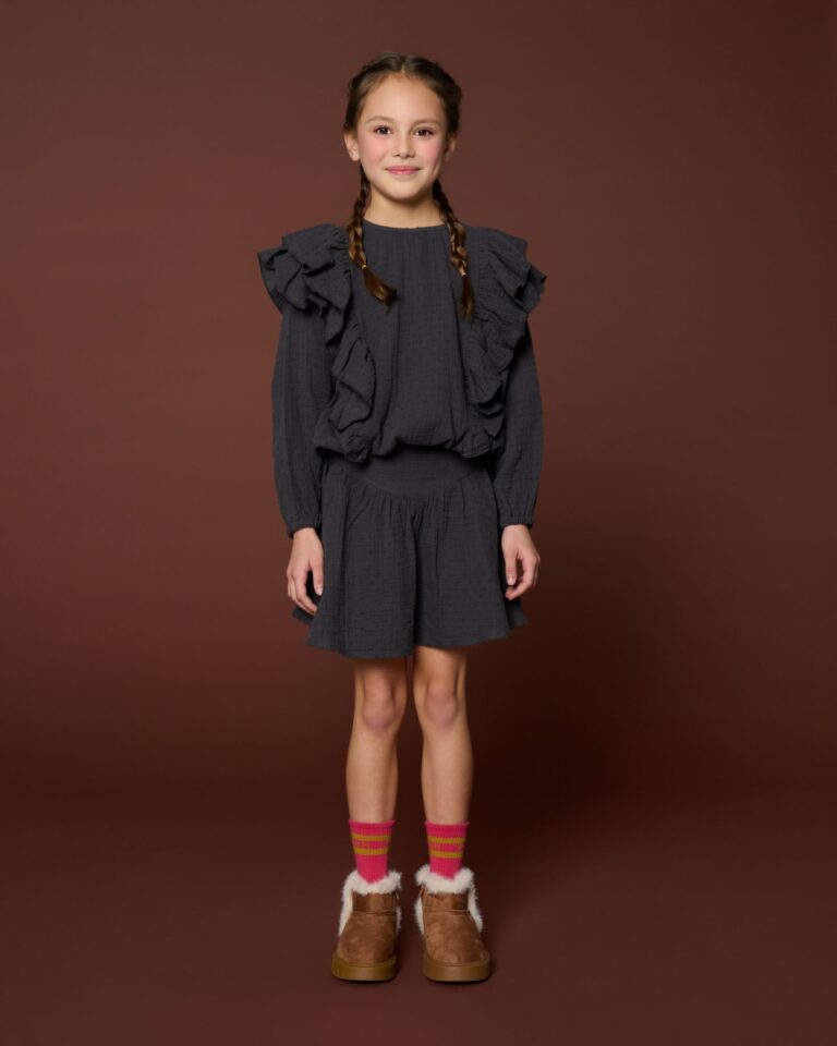 Romantic Ruffle Blouse - Dark Grey − Petit Blush