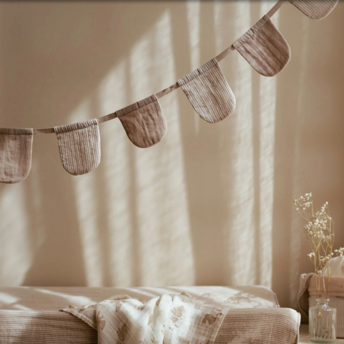 Slinger Met Vlaggetjes - Beige - Little Dutch