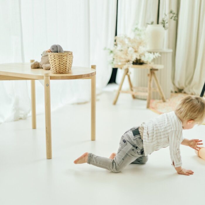 Teddy Wieg Ecru + Kindertafel - Childhome