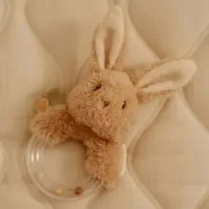 Ringrammelaar Beige Bunny - Little Dutch