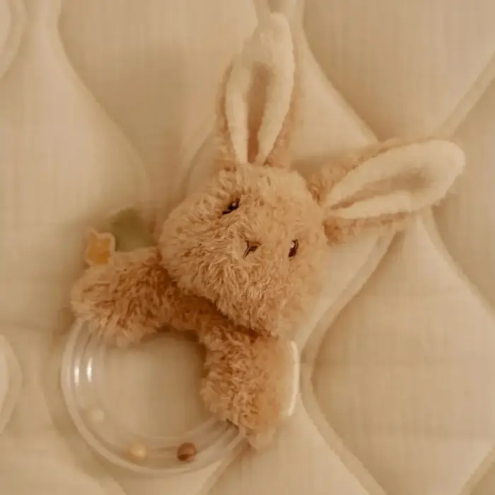 Ringrammelaar Beige Bunny - Little Dutch